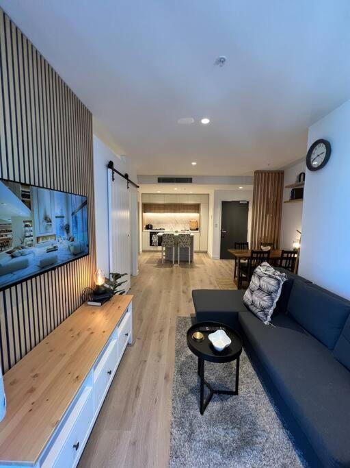 Modern View 2bdroom For Six Apartment