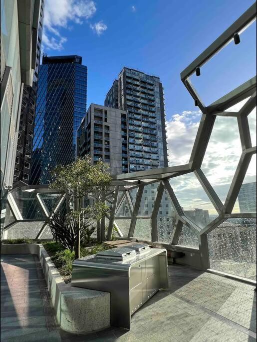 Modern View 2bdroom For Six Apartment Melbourne