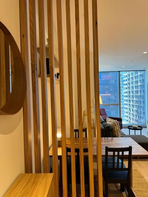 Modern View 2bdroom For Six Apartment *