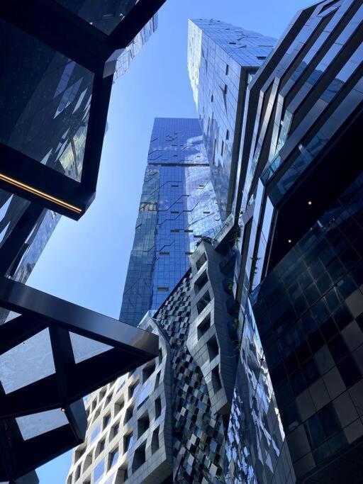 Modern View 2bdroom For Six Melbourne